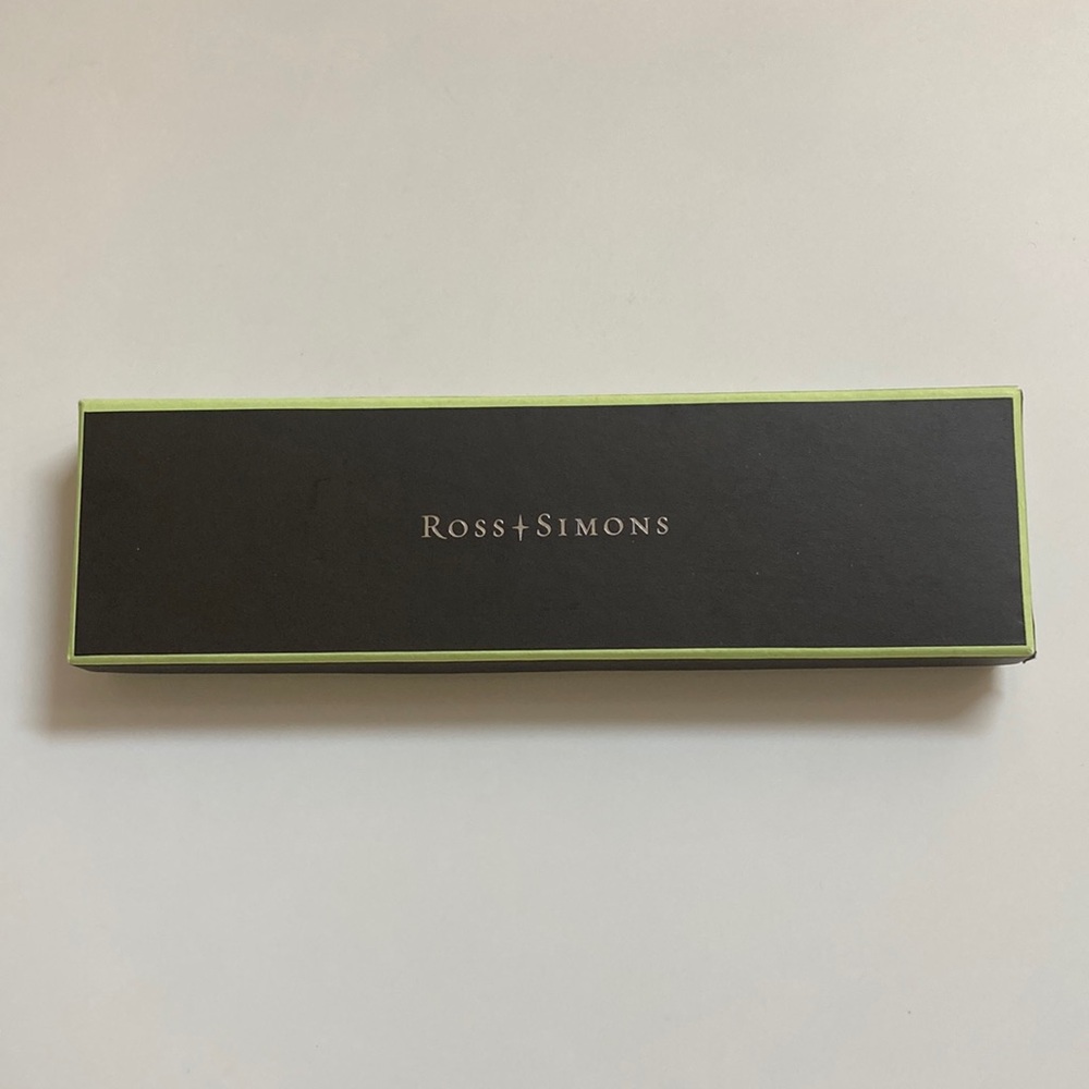 Ross + Simons box